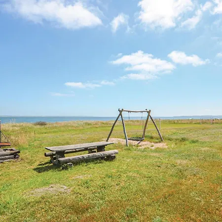 Three-bedroom In Vakantiehuis Thyholm