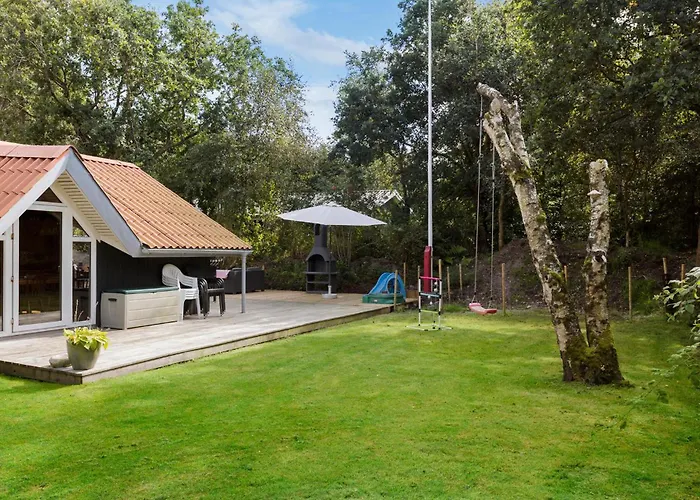 Three-bedroom In Feriehus *